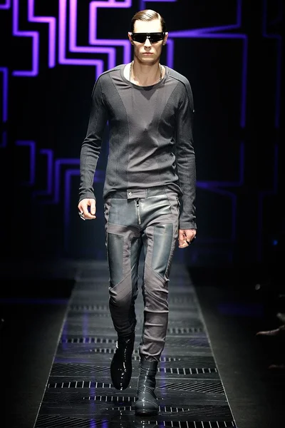 Look 28